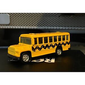 Knotts Exclusive Peanuts Diecast Bus By Cedar Fair 1:64